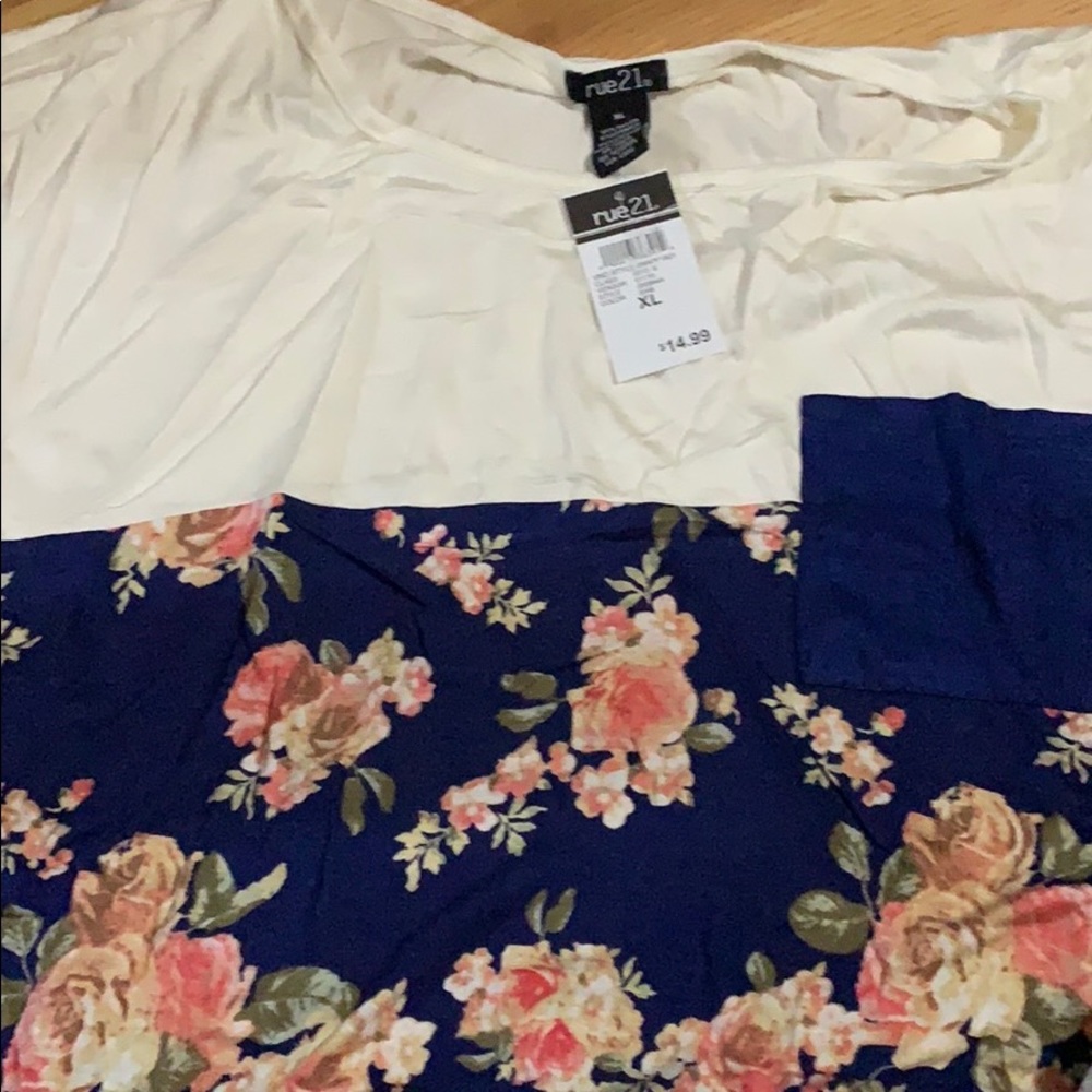 💕markdown💕lot of 2 Rue 21 tops NWT - Picture 2 of 3